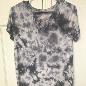 White and gray criss cross tie dye shirt.